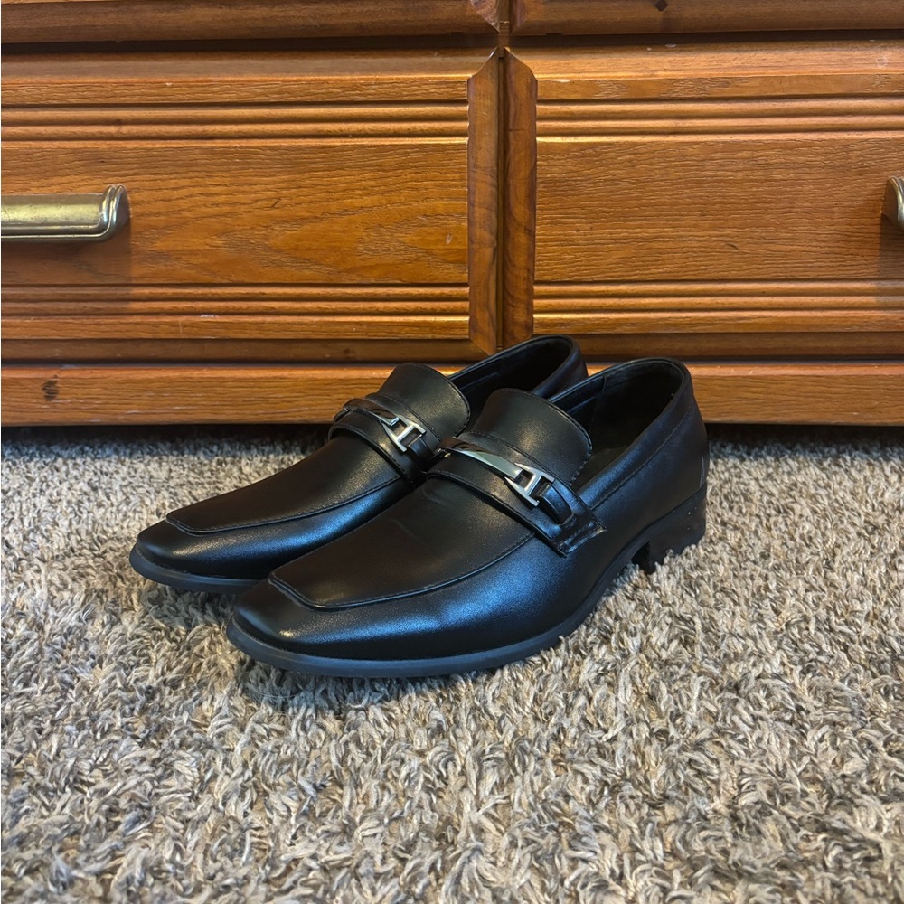 Very good condition Perry Ellis dress shoe